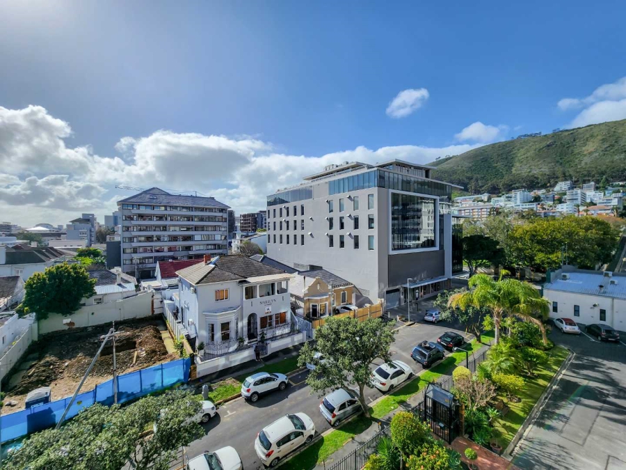 To Let 2 Bedroom Property for Rent in Sea Point Western Cape